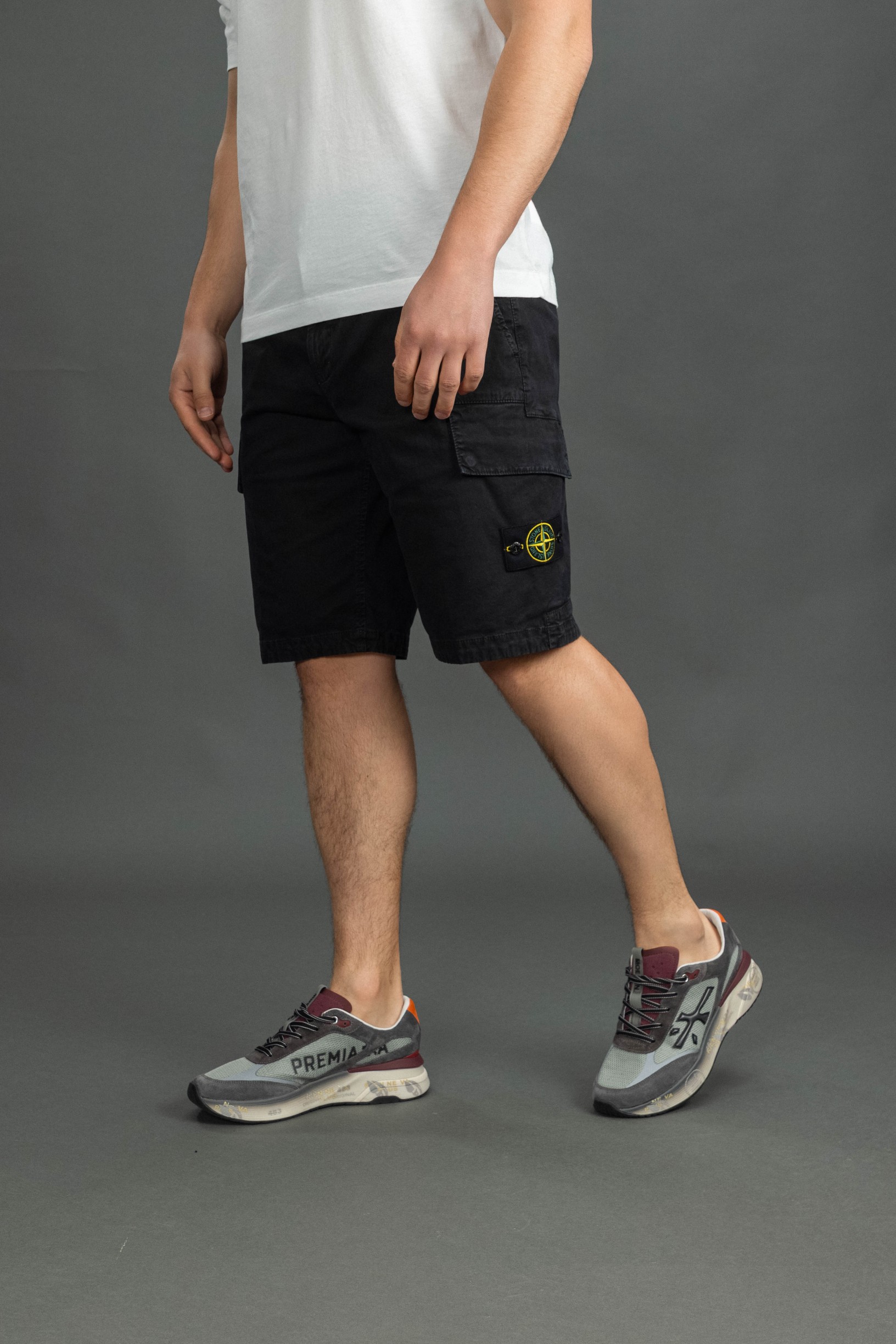 Чоловічі шорти STONE ISLAND 15L100018-S0004 V0129, колір чорний