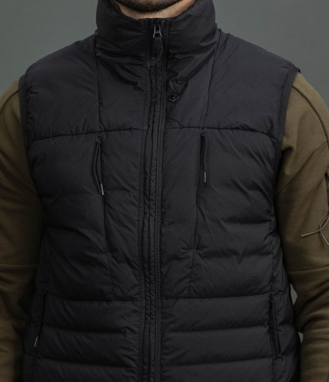 Чоловіча жилетка STONE ISLAND SEAMLESS TUNNEL NYLON DOWN-TC 15G100007-S0183 V0029, колір чорний | Ціна 35999 грн, фото 3