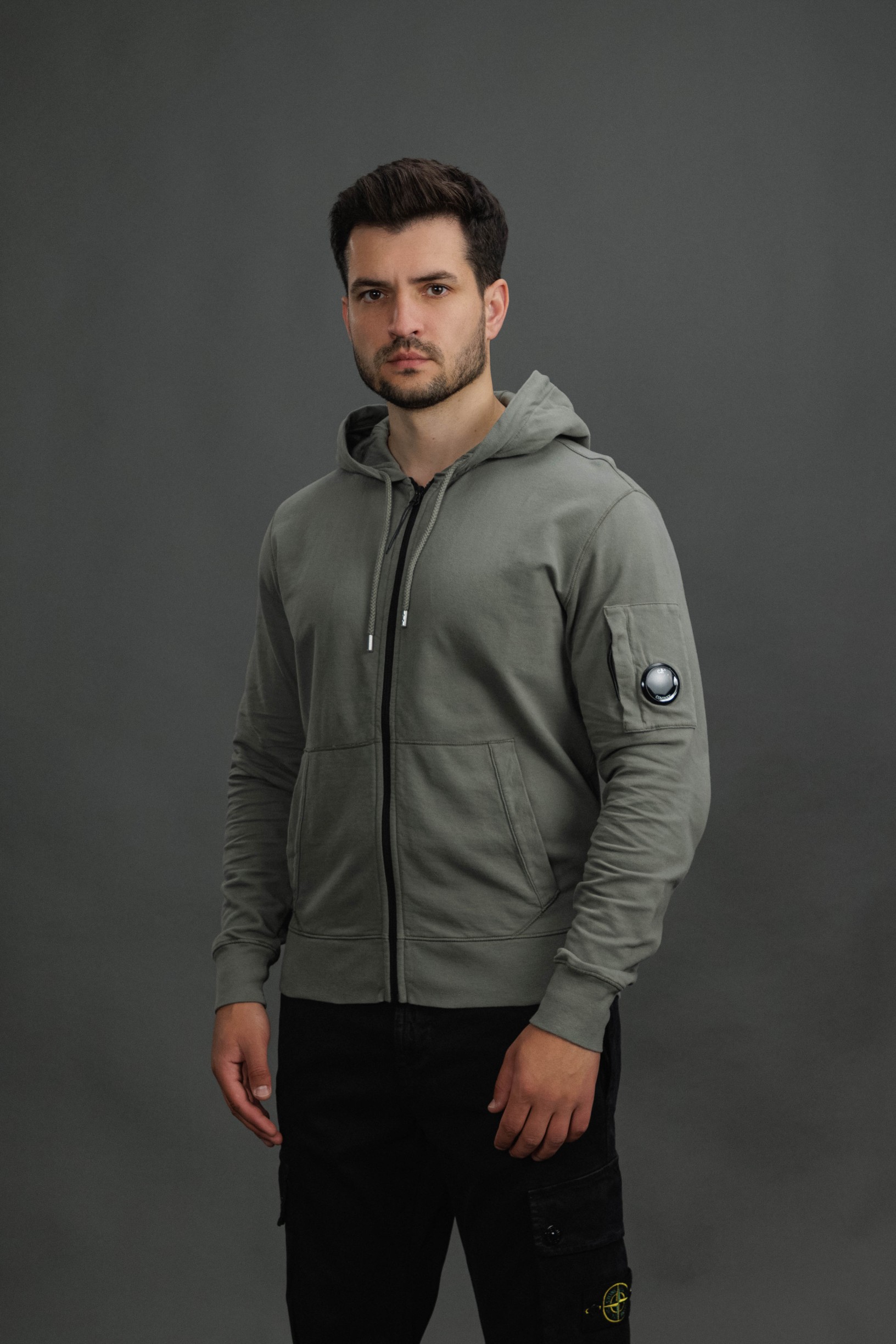 Чоловіче худі C.P. COMPANY CMSS081A 002246G COL:921, колір сірий