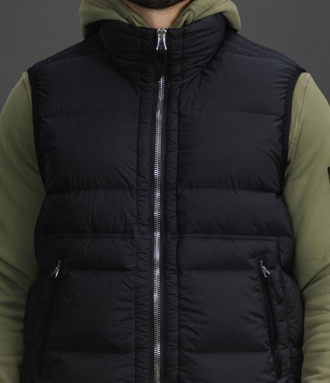 Чоловіча жилетка STONE ISLAND SEAMLESS TUNNEL NYLON DOWN-TC 15G100007-S0028 V0029, колір чорний | Ціна 41999 грн, фото 3
