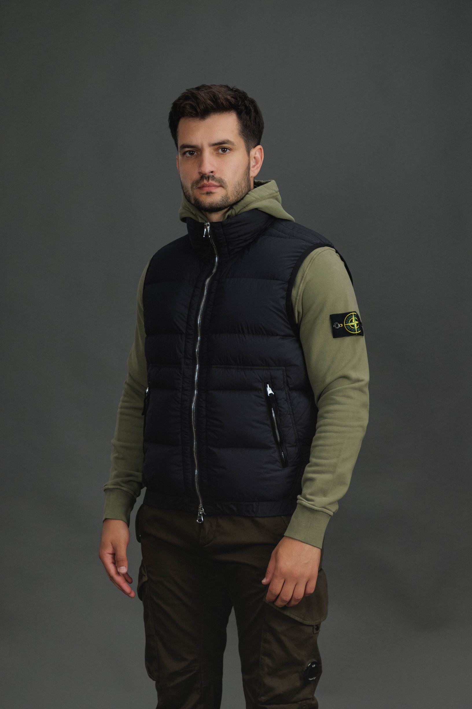 Чоловіча жилетка STONE ISLAND SEAMLESS TUNNEL NYLON DOWN-TC 15G100007-S0028 V0029, колір чорний