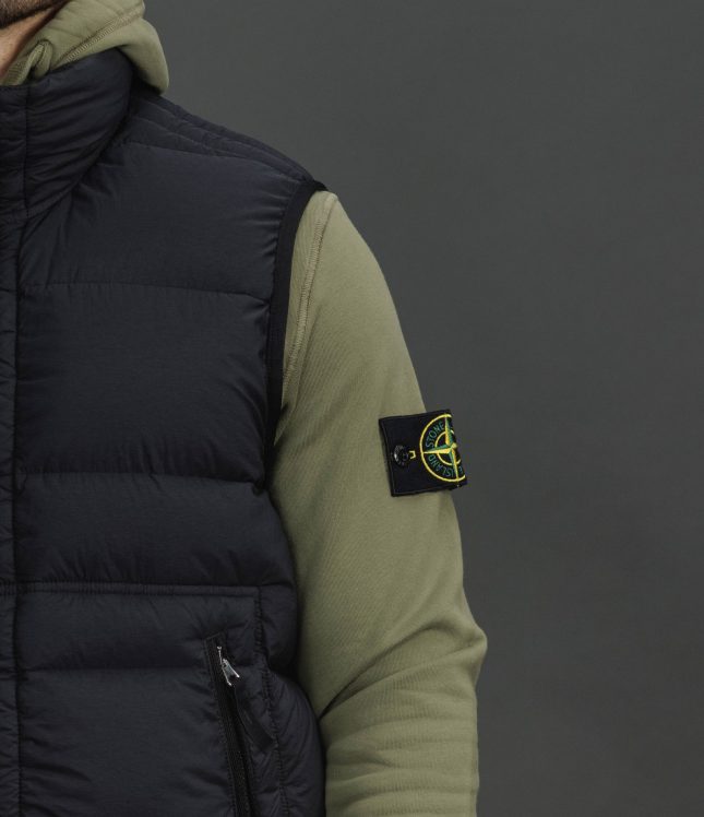 Чоловіча жилетка STONE ISLAND SEAMLESS TUNNEL NYLON DOWN-TC 15G100007-S0028 V0029, колір чорний | Ціна 41999 грн, фото 4