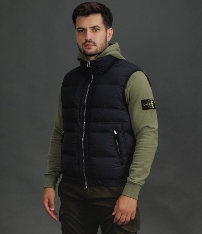 Чоловіча жилетка STONE ISLAND SEAMLESS TUNNEL NYLON DOWN-TC 15G100007-S0028 V0029, колір чорний | Ціна 41999 грн, фото 1