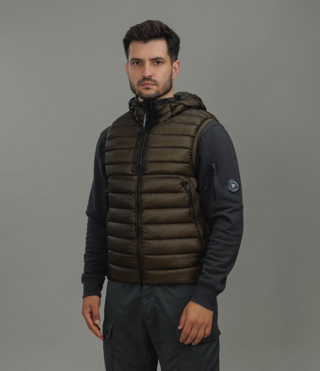 Чоловіча жилетка C.P. COMPANY D.D. SHELL GOGGLE VEST CMVE014A 110416A COL:683, колір зелений | Ціна 26999 грн, фото 1