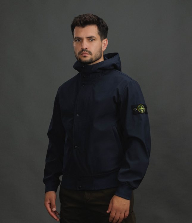 Чоловіча куртка STONE ISLAND LIGHT SOFT SHELL-R e.dye® TECHNOLOGY 154100118-S0A22 V0020, колір синій | Ціна 35999 грн, фото 1