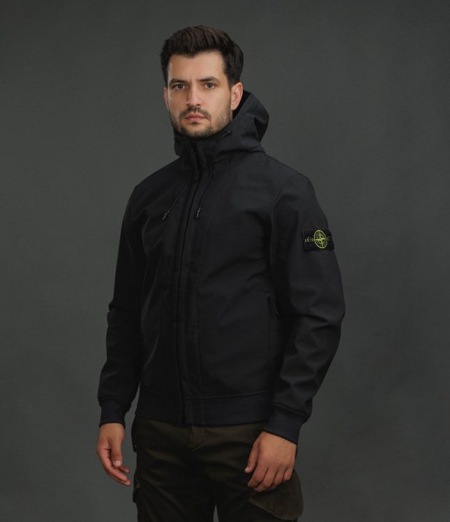 Чоловіча куртка STONE ISLAND SOFT SHELL-R e.dye® TECHNOLOGY 15Q100004-S0B22 V0029, колір чорний | Ціна 36999 грн, фото 1