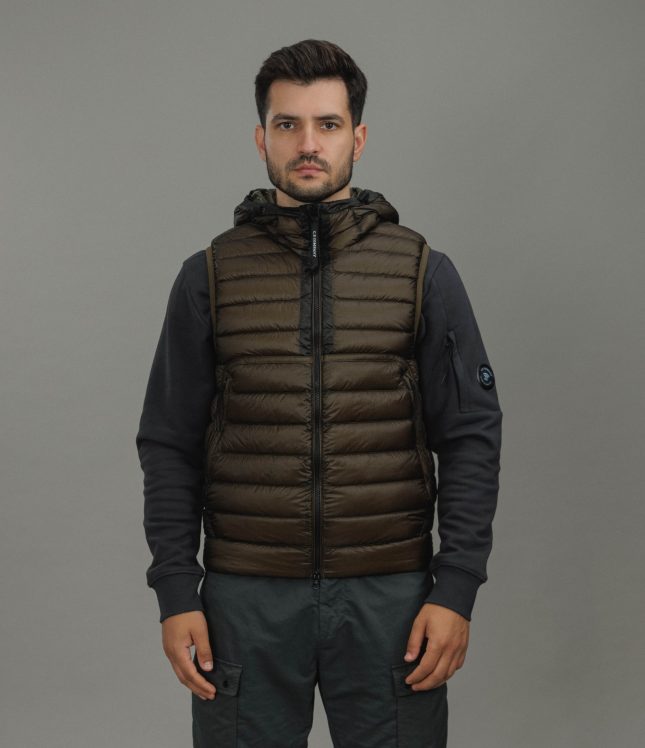 Чоловіча жилетка C.P. COMPANY D.D. SHELL GOGGLE VEST CMVE014A 110416A COL:683, колір зелений | Ціна 26999 грн, фото 2