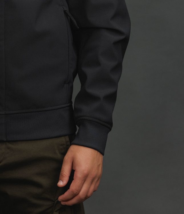 Чоловіча куртка STONE ISLAND SOFT SHELL-R e.dye® TECHNOLOGY 15Q100004-S0B22 V0029, колір чорний | Ціна 36999 грн, фото 6