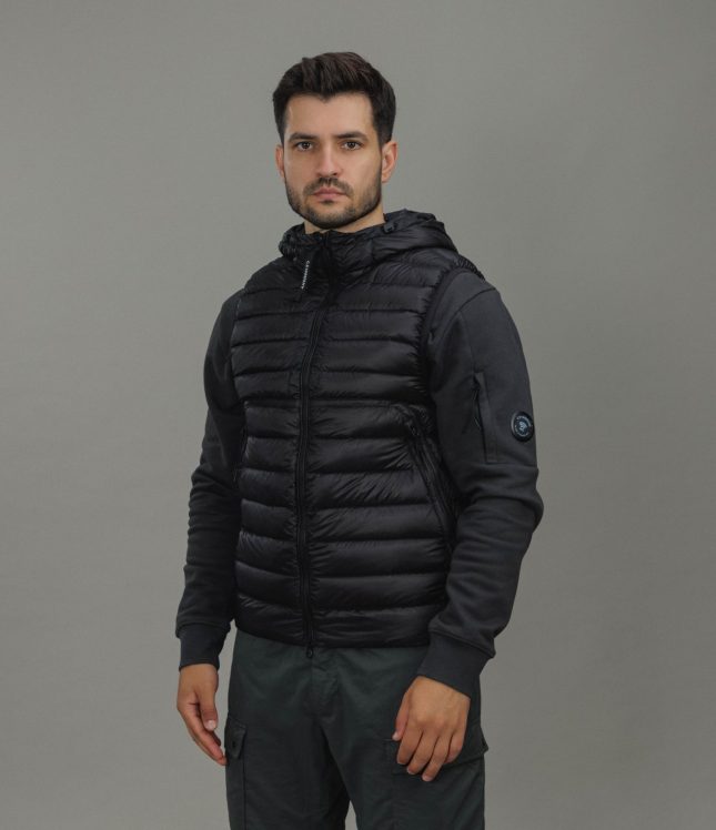 Чоловіча жилетка C.P. COMPANY D.D. SHELL GOGGLE VEST CMVE014A 110416A COL:999, колір чорний | Ціна 26999 грн, фото 1