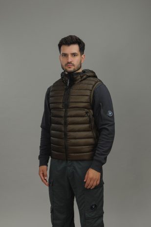 Чоловіча жилетка C.P. COMPANY D.D. SHELL GOGGLE VEST CMVE014A 110416A COL:683, колір зелений