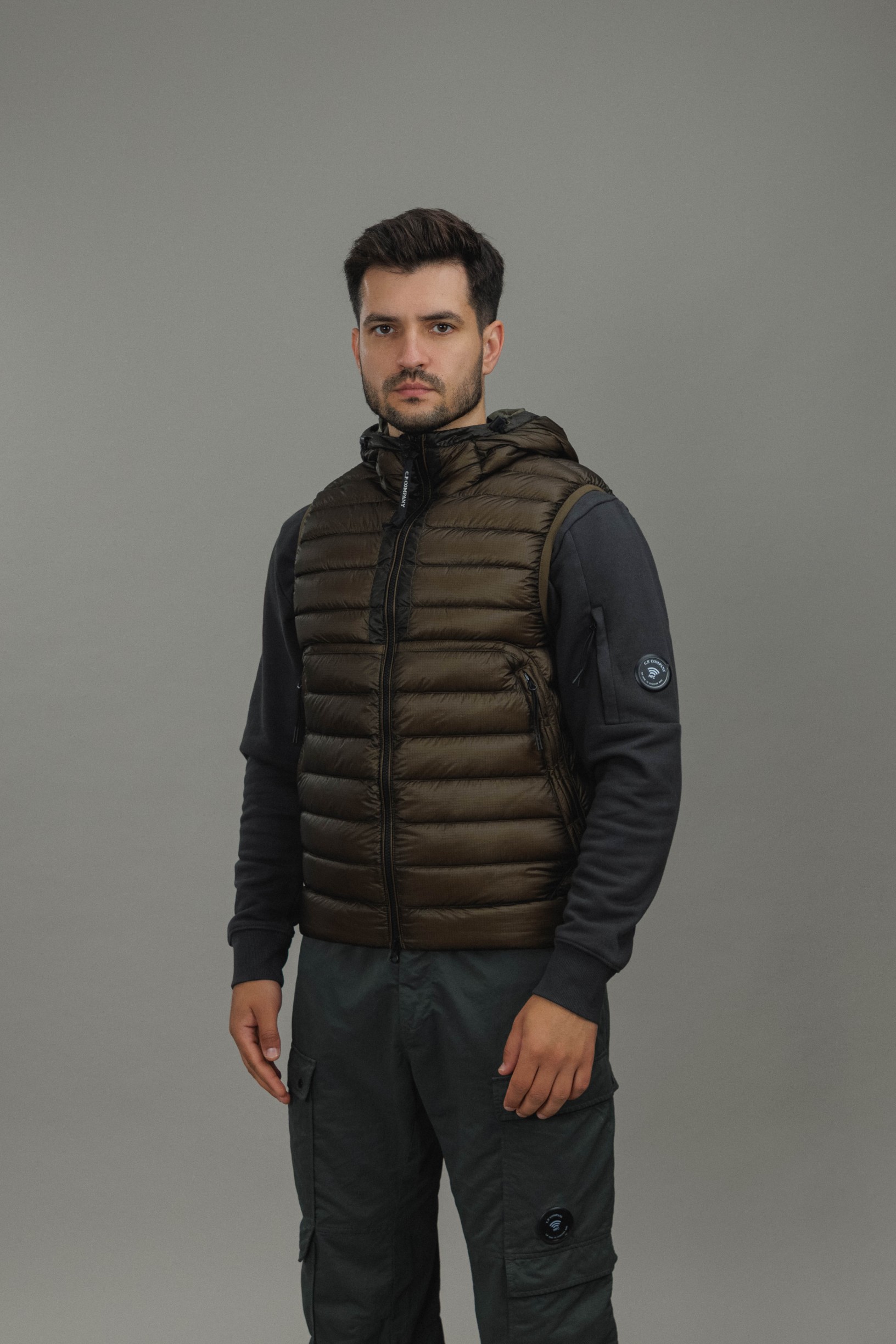 Чоловіча жилетка C.P. COMPANY D.D. SHELL GOGGLE VEST CMVE014A 110416A COL:683, колір зелений