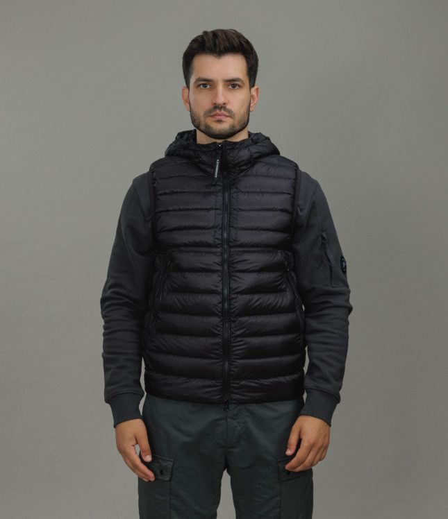 Чоловіча жилетка C.P. COMPANY D.D. SHELL GOGGLE VEST CMVE014A 110416A COL:999, колір чорний | Ціна 26999 грн, фото 2