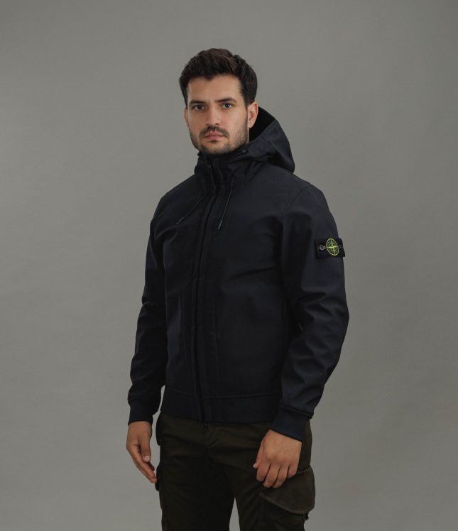 Чоловіча куртка STONE ISLAND SOFT SHELL-R e.dye® TECHNOLOGY 15Q100004-S0B22 V0029, колір чорний | Ціна 36999 грн, фото 1