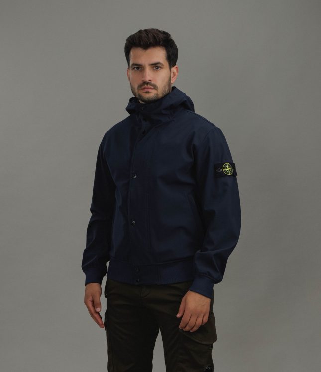 Чоловіча куртка STONE ISLAND LIGHT SOFT SHELL-R e.dye® TECHNOLOGY 154100118-S0A22 V0020, колір синій | Ціна 35999 грн, фото 1