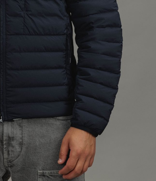 Чоловіча куртка STONE ISLAND SEAMLESS TUNNEL NYLON DOWN-TC 154100107-S0183 V0020, колір синій | Ціна 40799 грн, фото 5