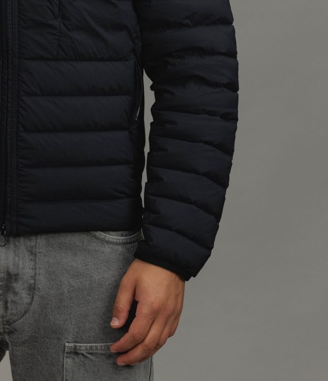 Чоловіча куртка STONE ISLAND SEAMLESS TUNNEL NYLON DOWN-TC 154100107-S0183 V0029, колір чорний | Ціна 47999 грн, фото 5